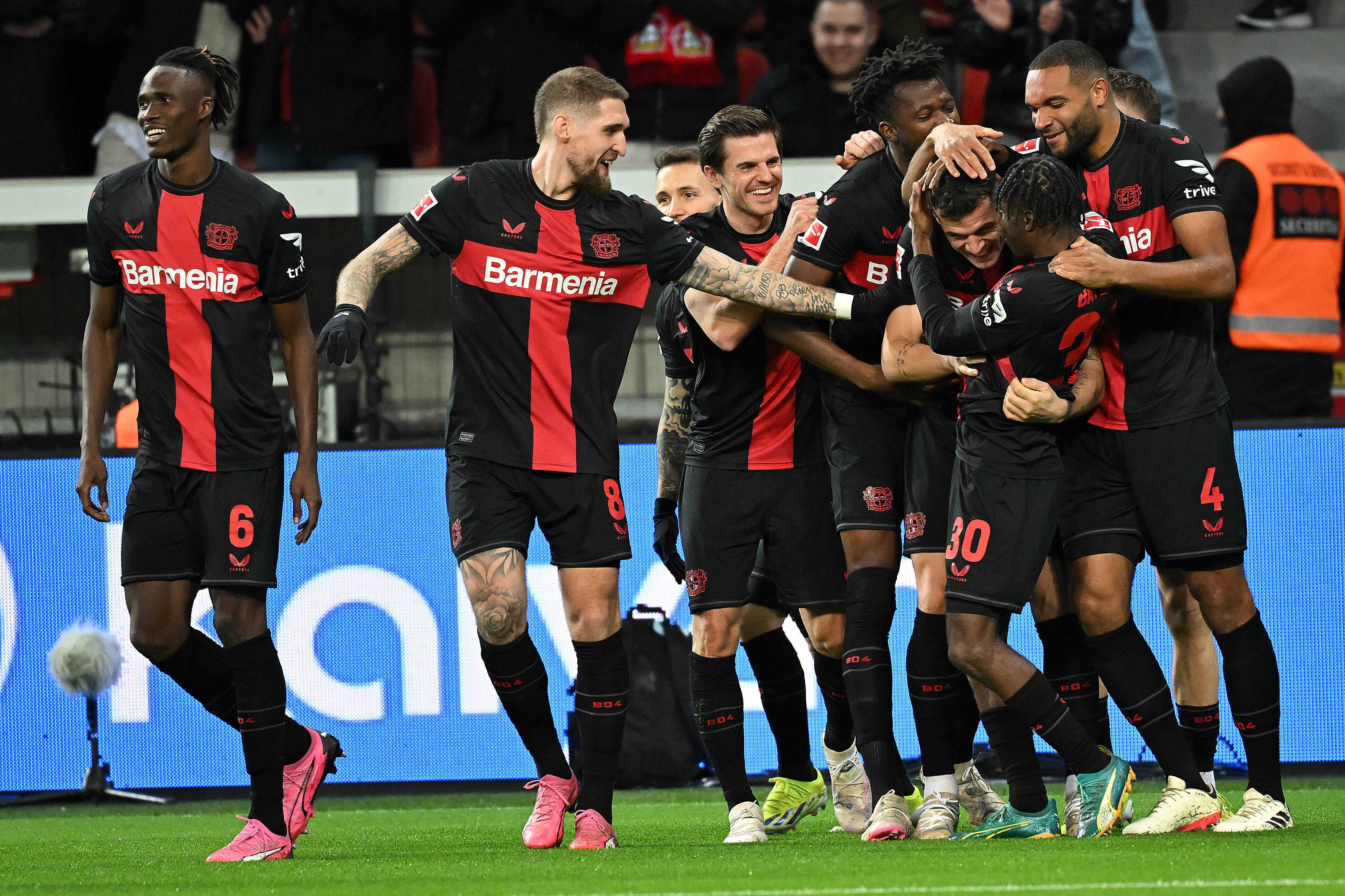 勒沃库森迎法甲关键赛；清晨再遭质疑；引发热议；控场能力受关注(勒沃库森vs斯图加特德国杯)