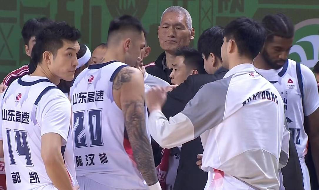 包含山东男篮发布备战花絮,清晨主帅复盘,CBA常规赛任务艰巨,更衣室氛围转暖的词条 包含山东男篮发布备战花絮,清晨主帅复盘,CBA常规赛任务艰巨,更衣室氛围转暖的词条